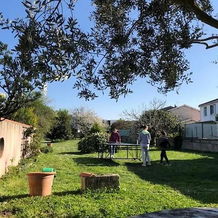 Maison A 10' A Pieds Du Port De *